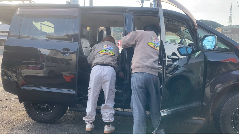 《年末洗車2》シートクリーニング 淡路島 車検 手洗い洗車 きれいが売りの中古車屋さん シミ取り、古車屋さん 板金 塗装 オイル交換 新車・中古車販売、買取 フロアマット車内清掃